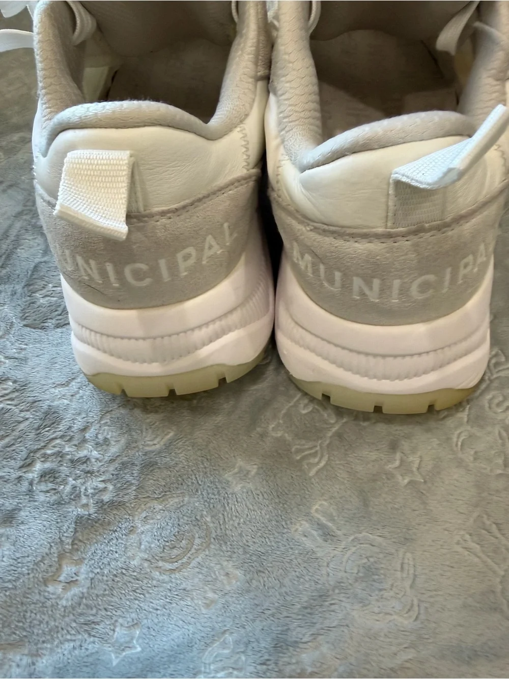 Men's White & Light Gray Mesh Sneakers - Modern Casual Comfort